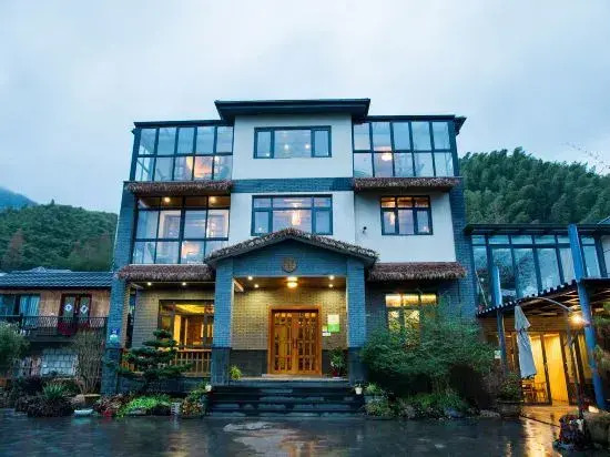 Manju Courtyard Hostel
