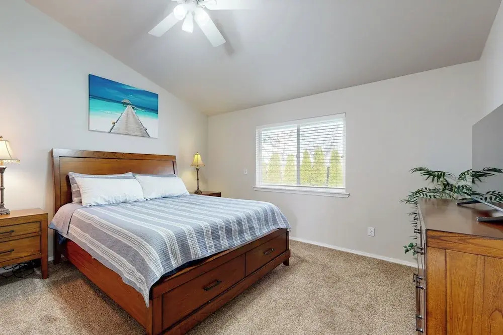Tranquil Redmond Retreat: Relax & Explore Outdoors
