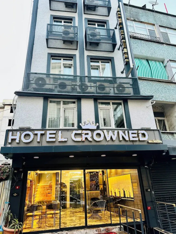 Отель Crowned Exclusive