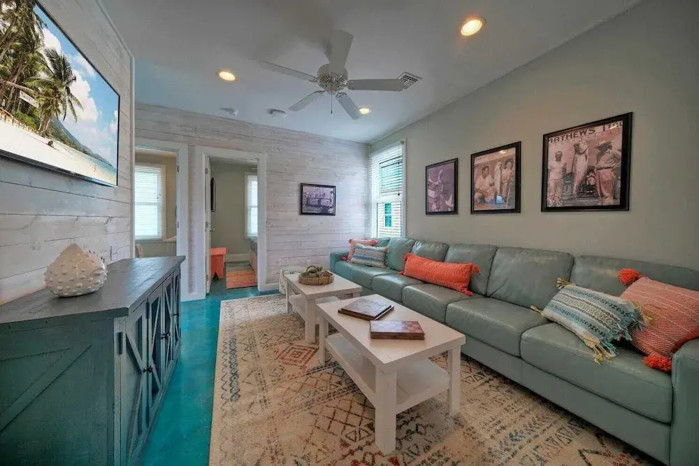 Third Sandbar & Seaglass Landing by Avantstay. Sleeps 30 2 Homes + Dual Pools + Outdoor Living Steps to Beach
