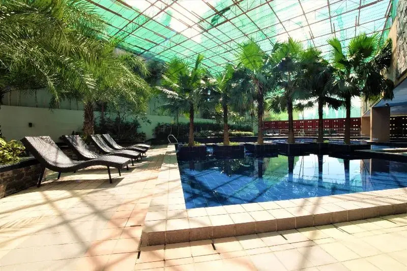 ZEN Rooms Sunshine City Suites