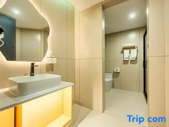 Roman Holiday Inn (Shop at Yongshu Road Metro Station in August 1st Place)