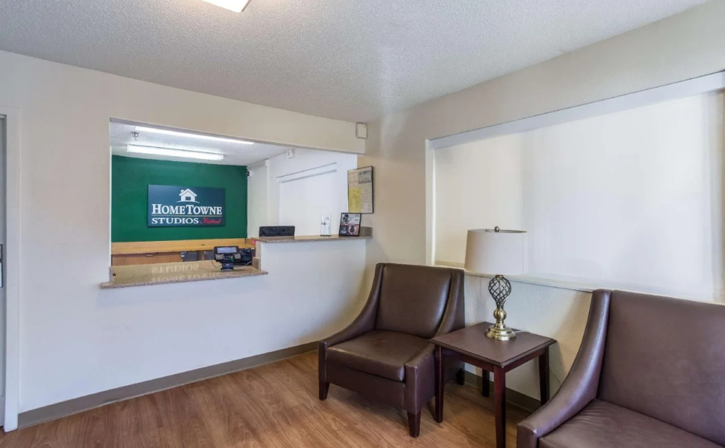 HomeTowne Studios Nashville - Airport/ Briley Pkwy