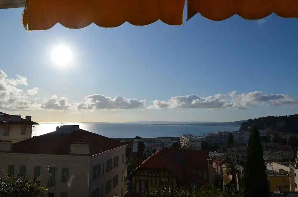 Period apartment 5 persons with Sea View and Parking in Port of Nice