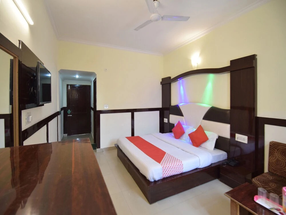 OYO 11616 Hotel Shree Ram