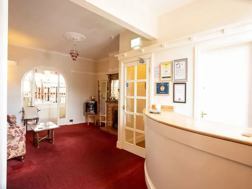 OYO Cliffemount Hotel