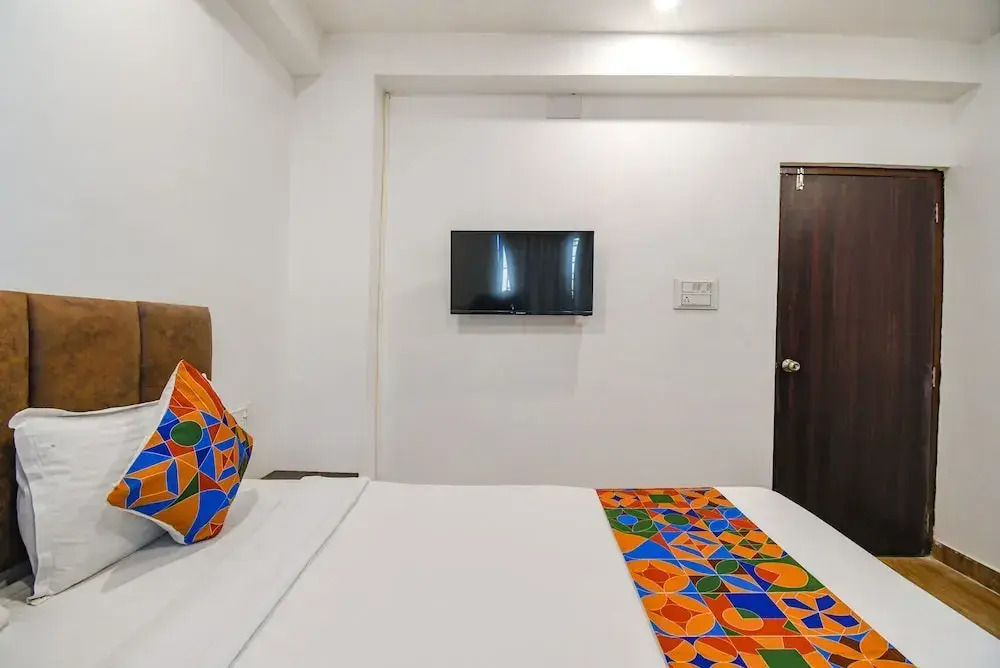 Fabhotel Seven Wonders 55