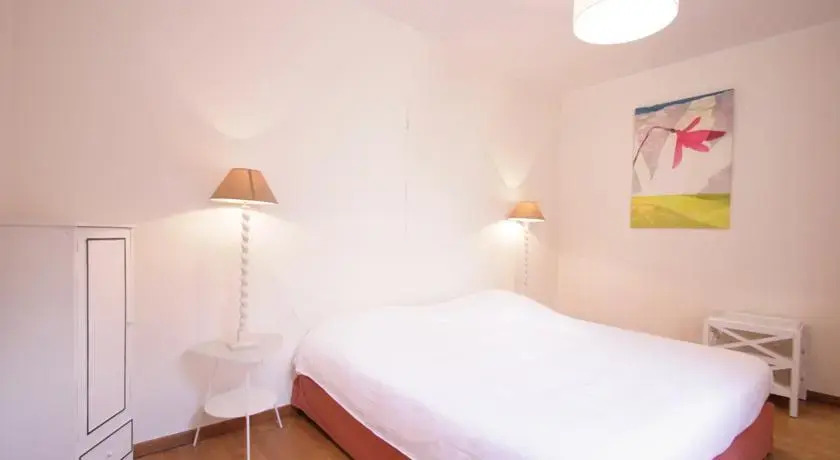 Trone Apartment