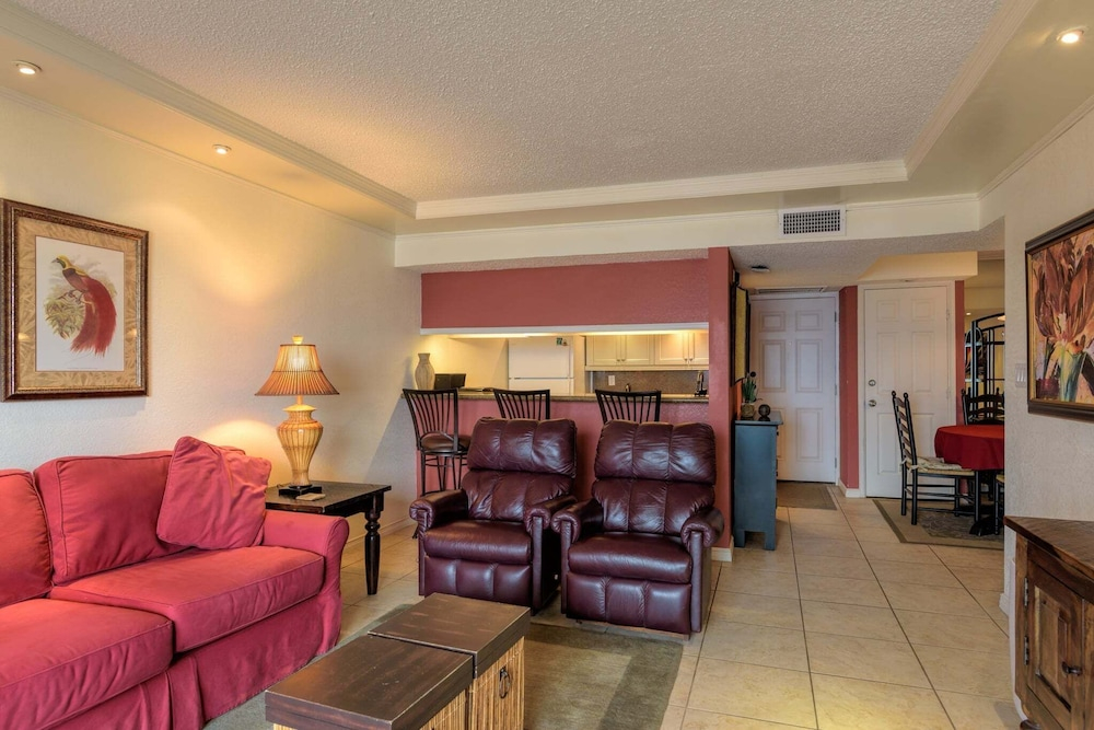 2nd Floor 1br Beachfront Condo W/ Heated Pools 1 Bedroom Condo