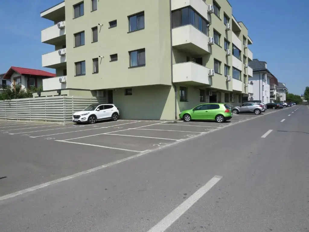 Amazing Apartament with Garden / Bucharest Airport Henri Coanda