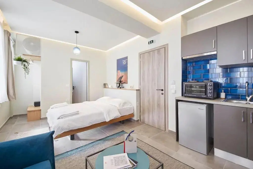 Live in a funky & renovated studio near Acropolis