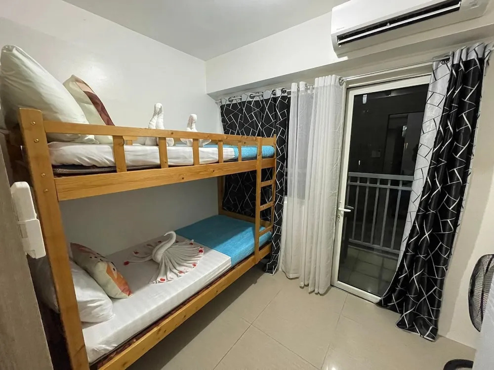 Serene Stays at Shore