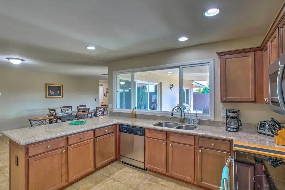 Pet-friendly Arizona Escape: Golf & Hike Nearby!