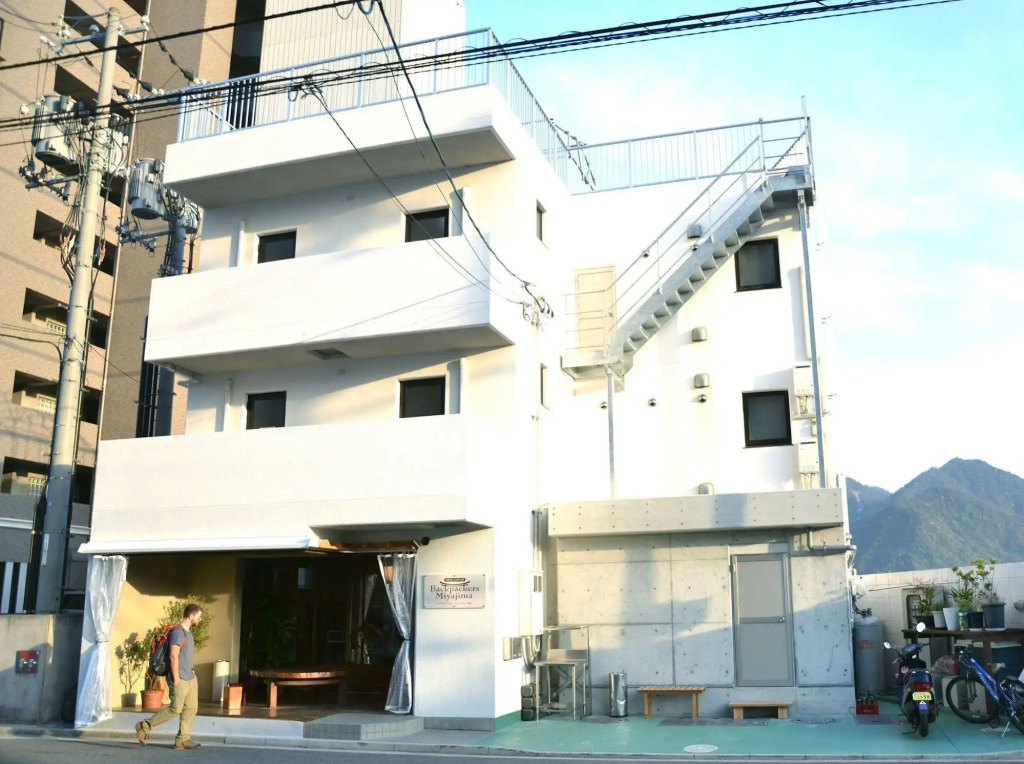 Hostel & Cafe Bar Backpackers Miyajima
