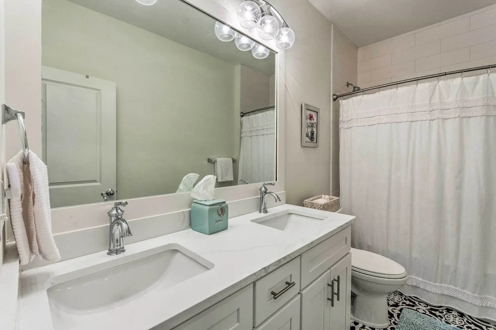 Exquisite sugar Magnolia Abode Near Beach!