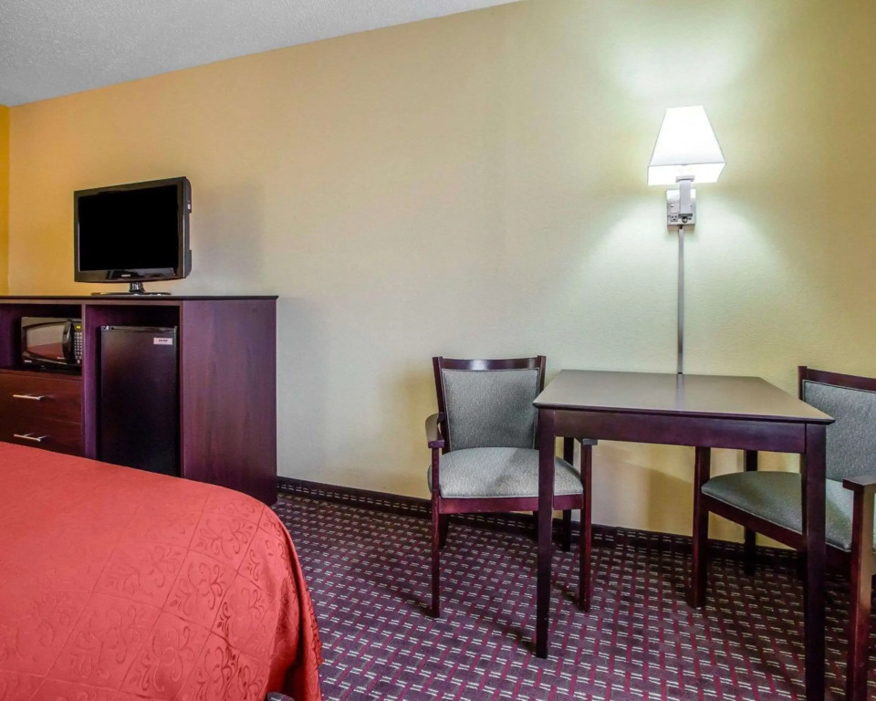 AmericInn by Wyndham Mosinee Central Wisconsin Airport