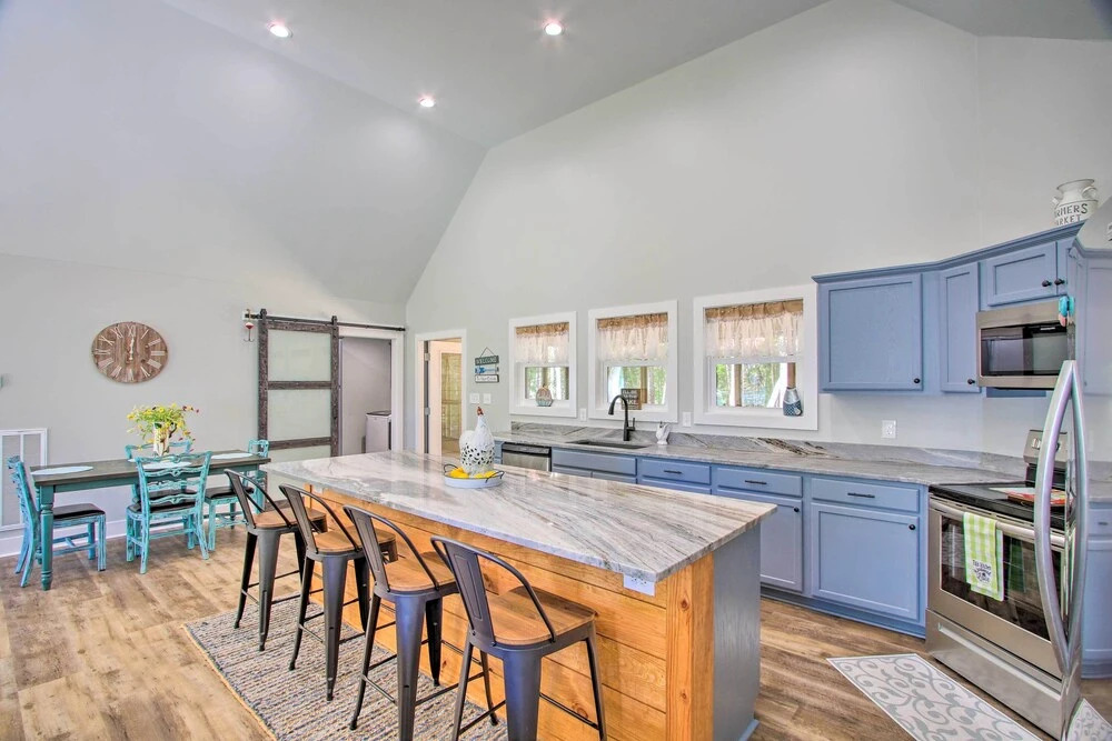 2 Mi to Golf Course + Fire Pit: Cozy Counce Cabin!