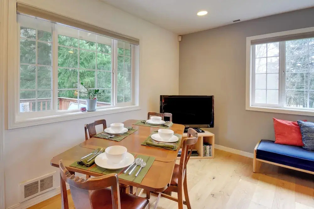 Central 4-Acre Cottage w/ Deck: Walk to Bay