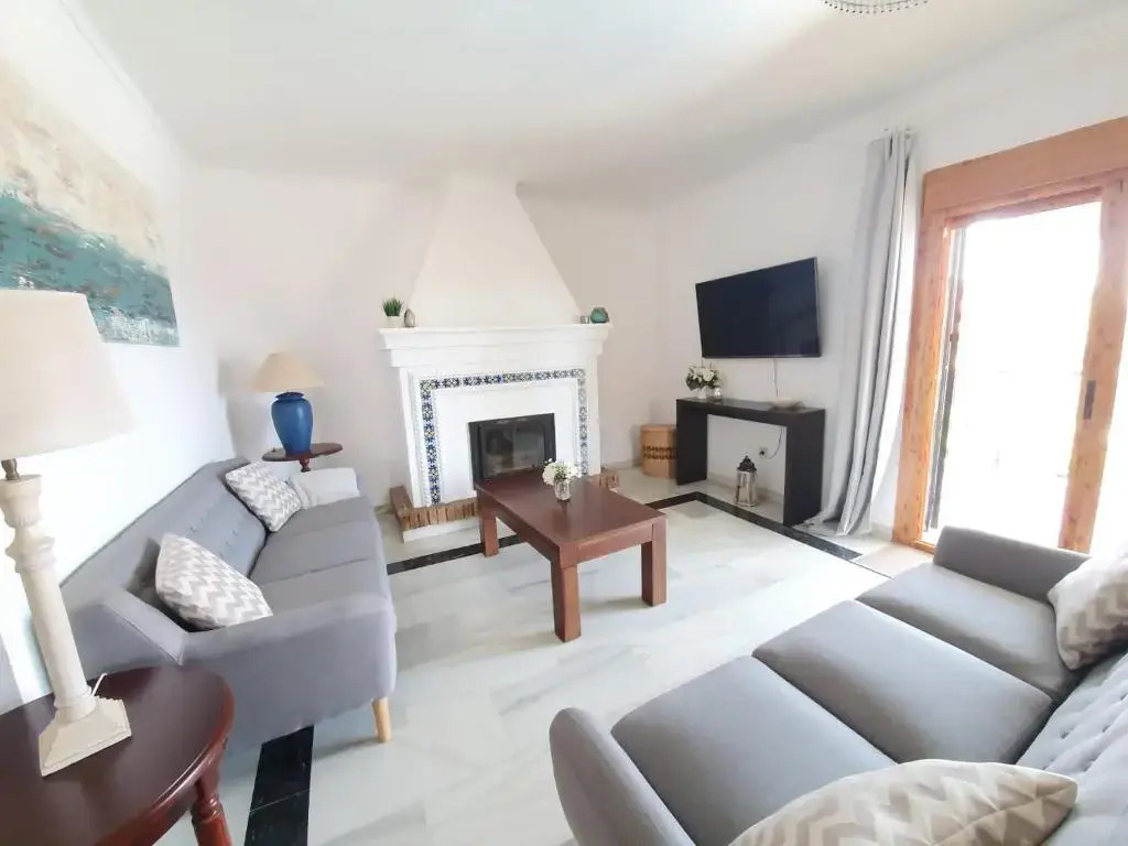 Beautiful 5 Bedroom Villa, Sea Views, Private Pool