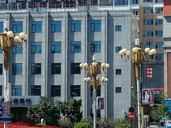 Tonghua Junyi Fashion Hotel