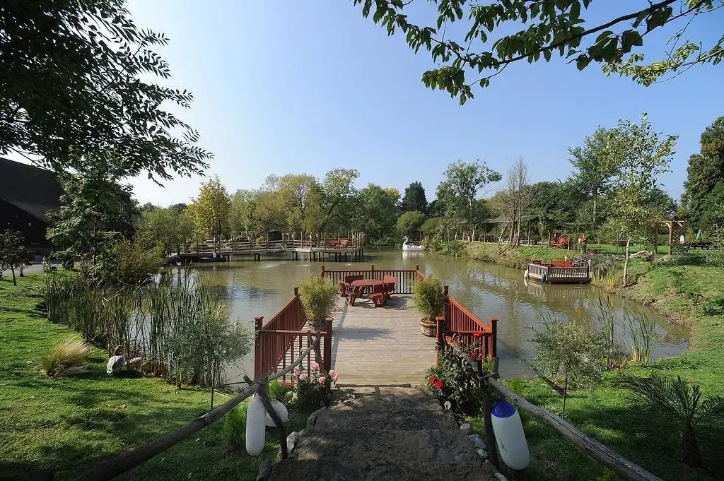 The Boship Lions Farm Hotel