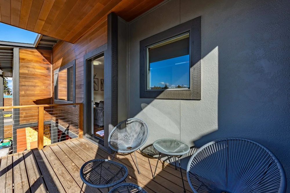 Hull Street Loft 2 Bedroom Townhouse by RedAwning