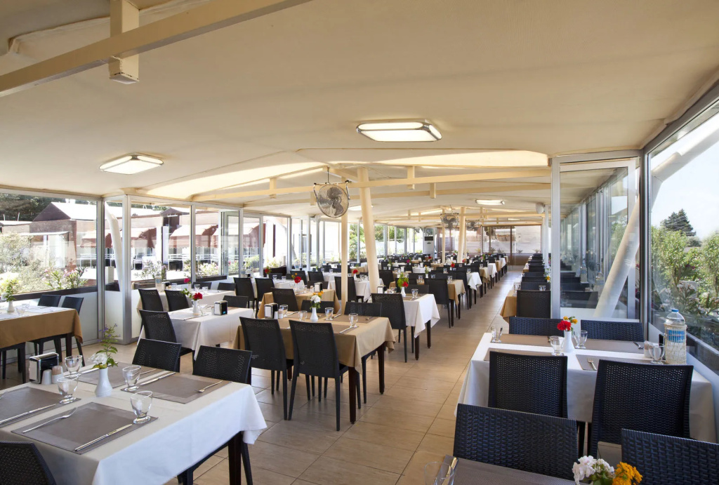 Risa Hotel