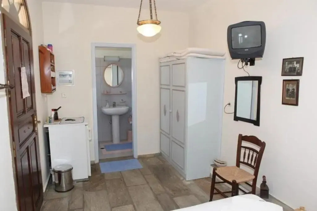 Pleoussa Studio and Apartments