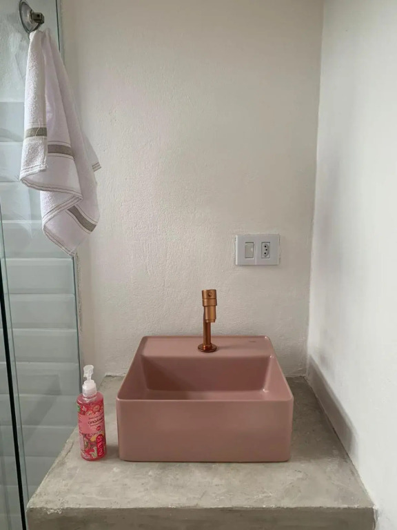 Apartamento com cachoeira no quintal