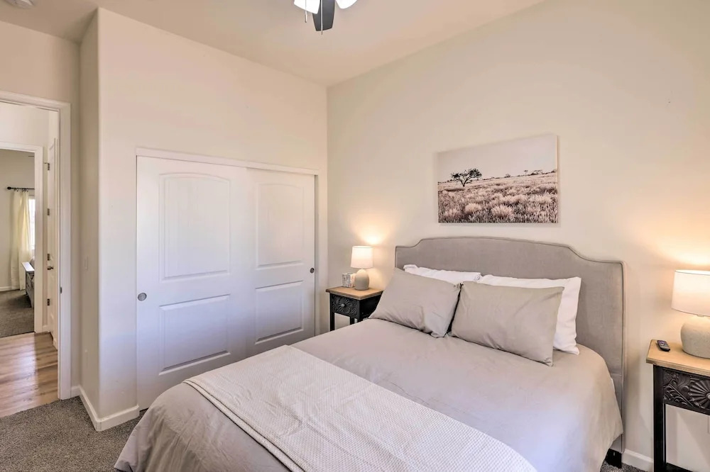 Bright Home w/ Yard, 4 Mi to Colorado River!