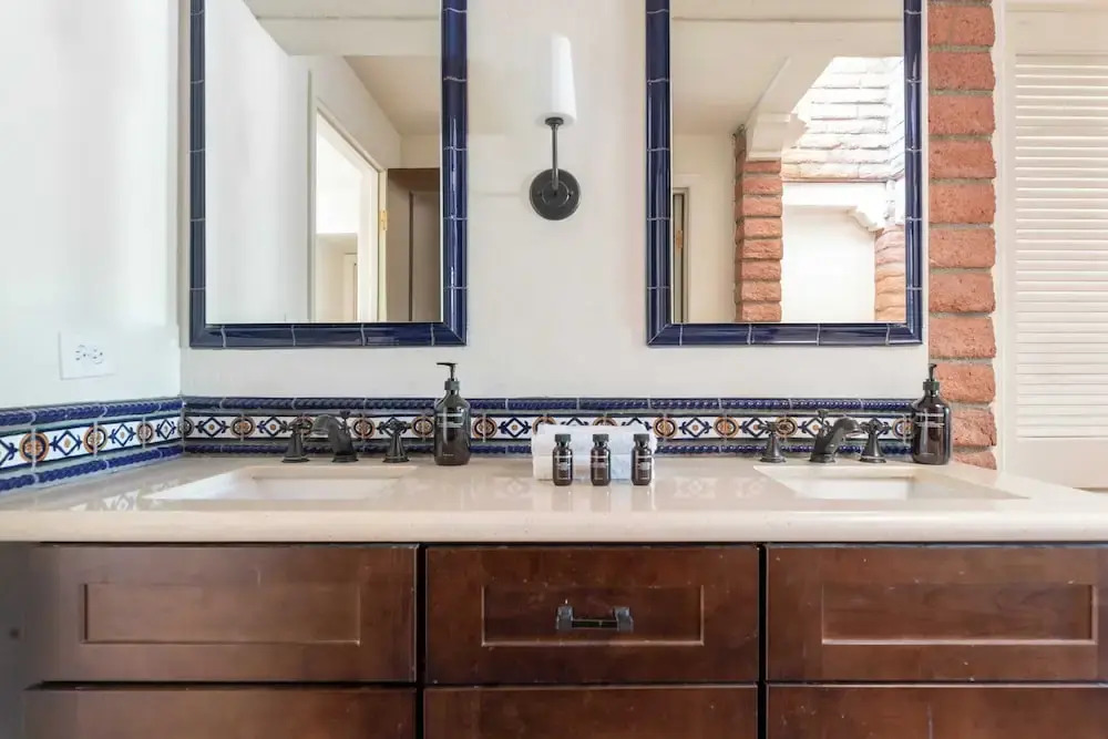 Charming 5bdr Hacienda w/ Pool, Fire Pit, Billiards La Casona by Avantstay