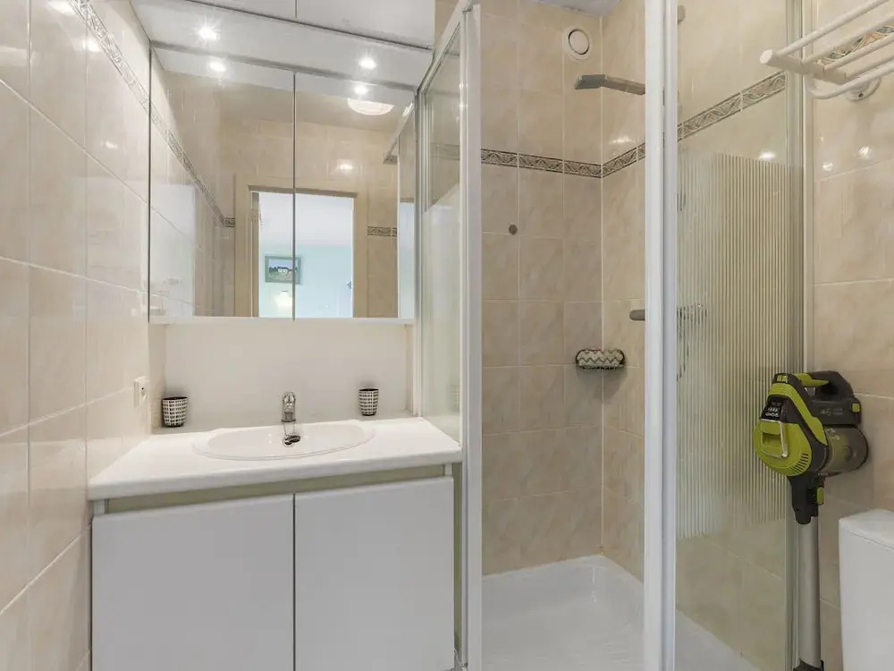 Spacious Studio Near Seafront