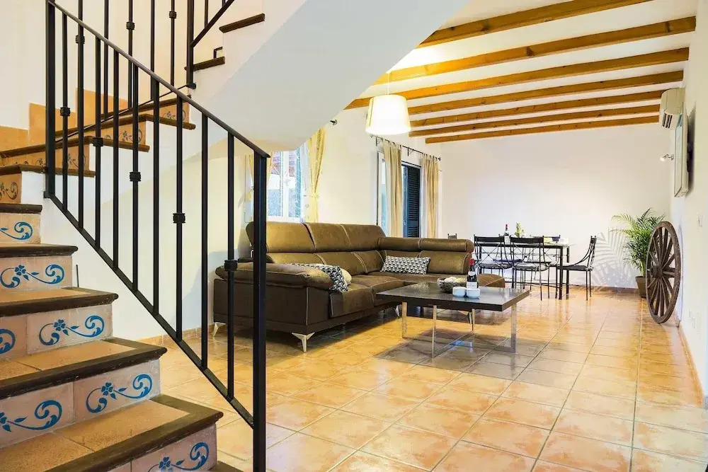 Detached House With Private Pool Near the Beach