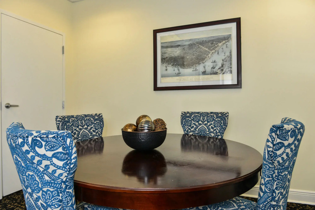 St Charles Inn, Superior Hotel