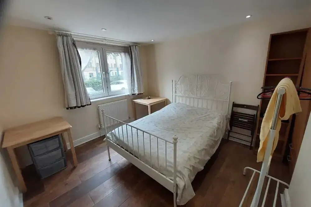 Spacious 3 Bedroom Apartment Near Camden With Balcony