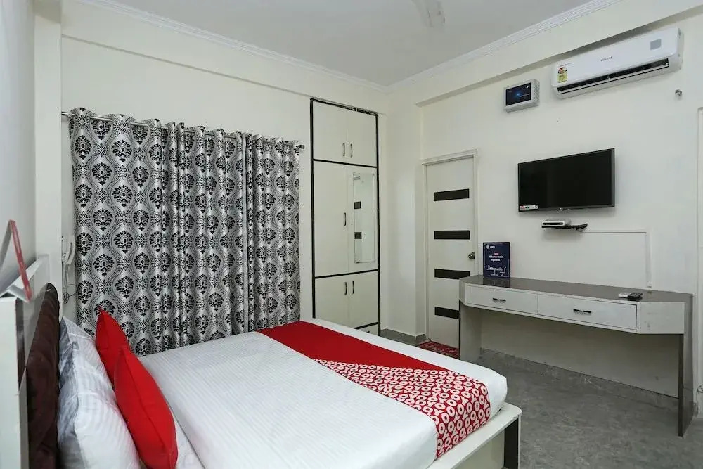 OYO 16534 Hotel HR Residency