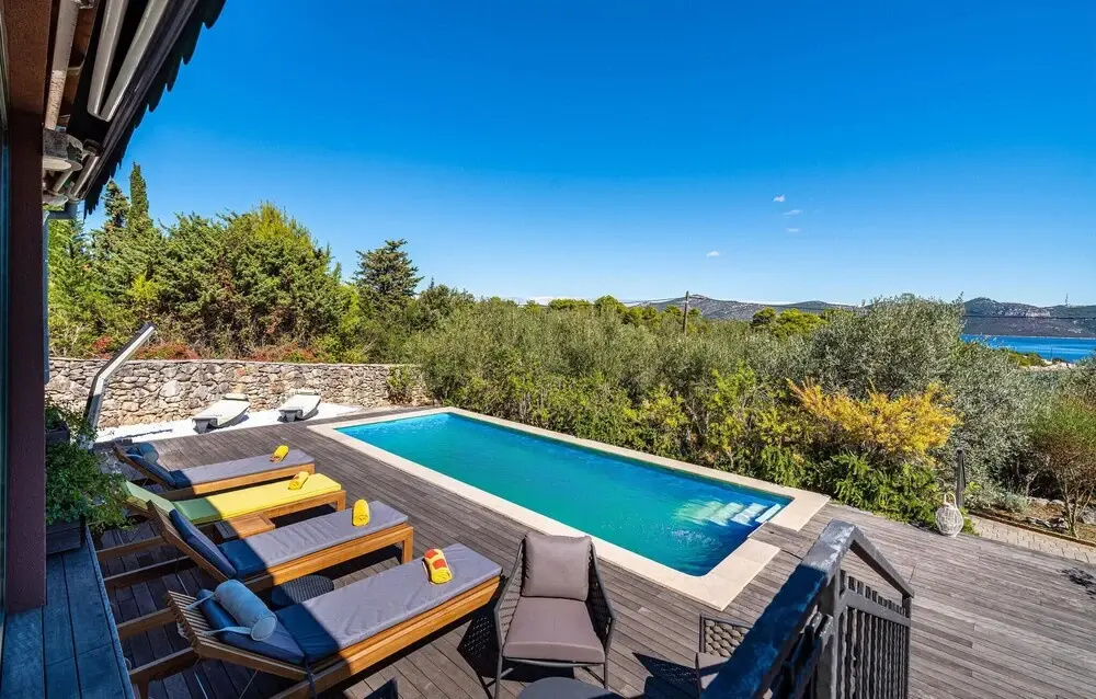Beautiful Home in Veli Iz With 5 Bedrooms, Wifi and Outdoor Swimming Pool