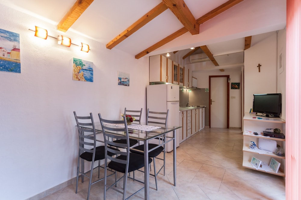 Heritage House Apola
