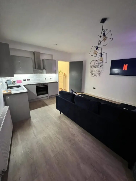19B English Street Apartment