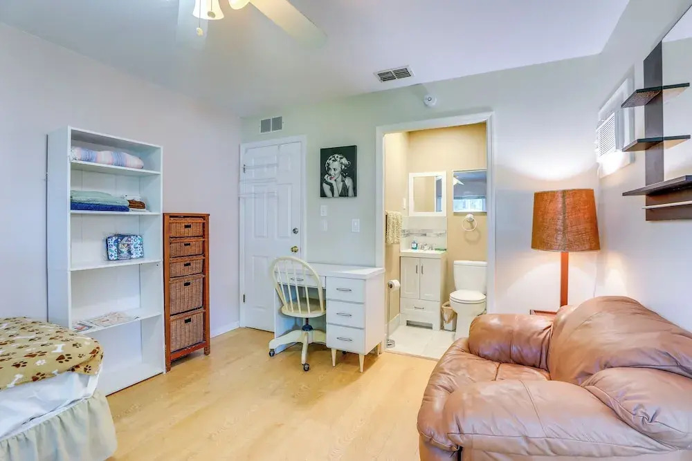 Walkable Studio in Pinellas Park w/ Desk & Patio