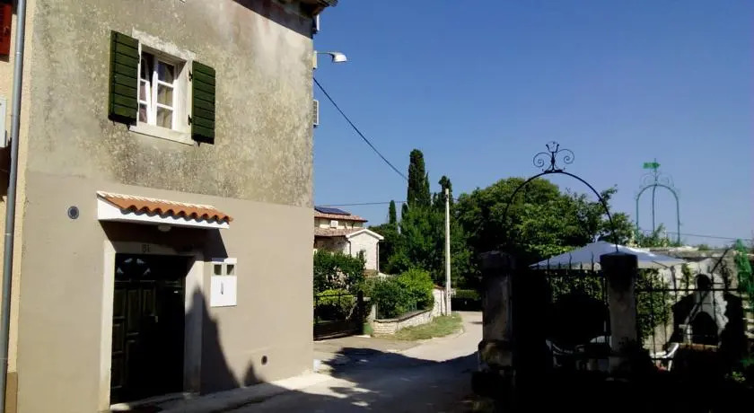 Country House Deja