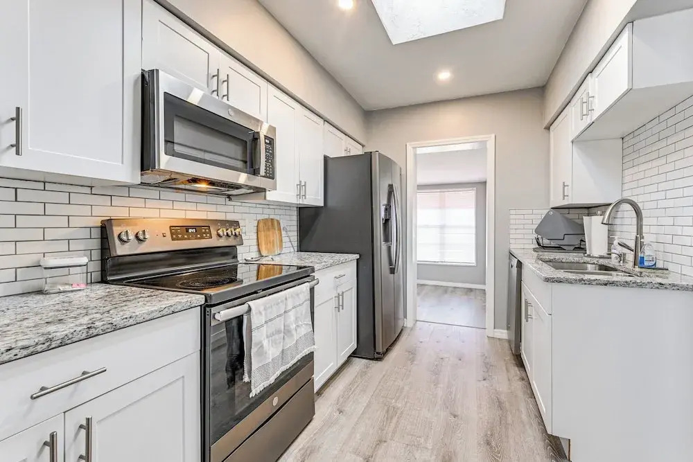 3 Mi to Venice Beach: Pet-friendly Home w/ Yard