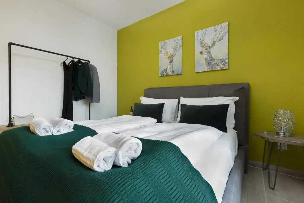 Monolocale con terrazzo vista lago in Via Cassarinetta by LR