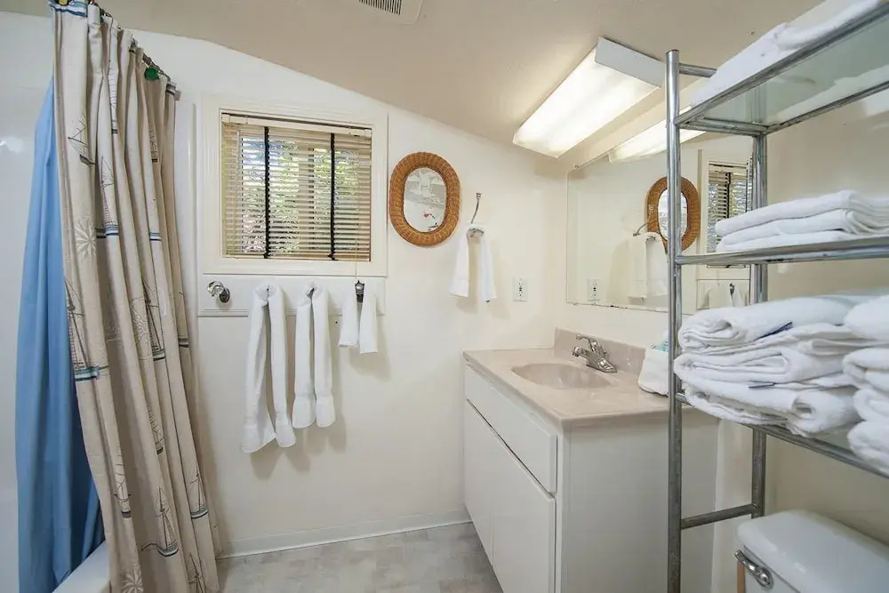 Birds Eye Beach 3 Br home by RedAwning