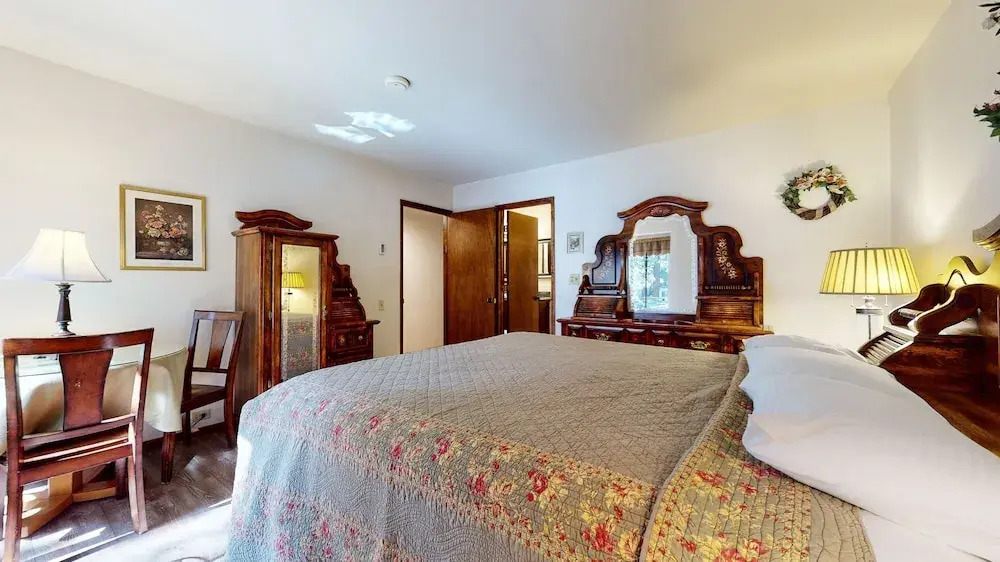 Horizons 4 188 Cozy Condo with Great Complex Amenities, On the Shuttle Route by RedAwning