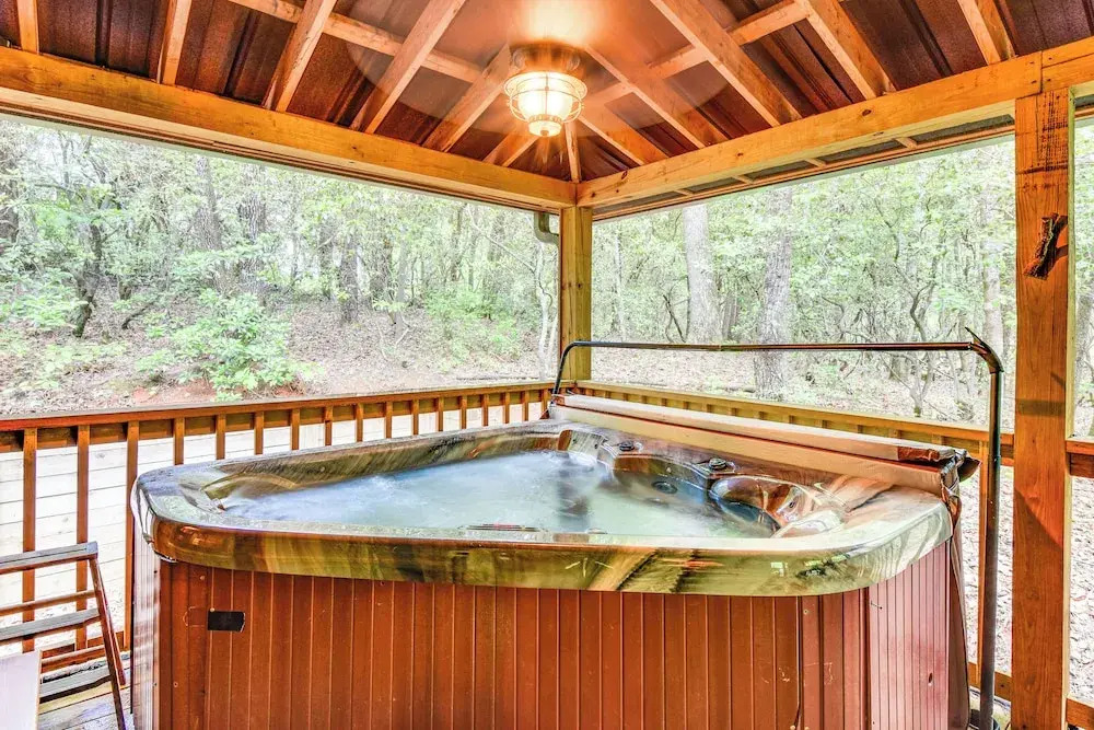 5 Mi to Unicoi State Park & Lake: Hot Tub Haven!