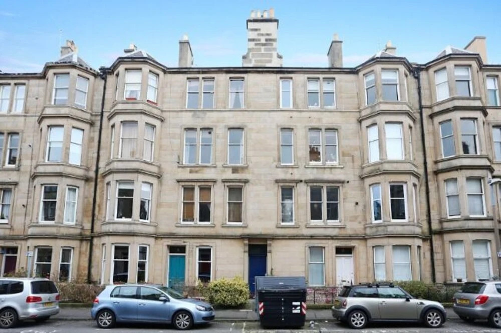 Traditional Scottish Flat with Fireplace