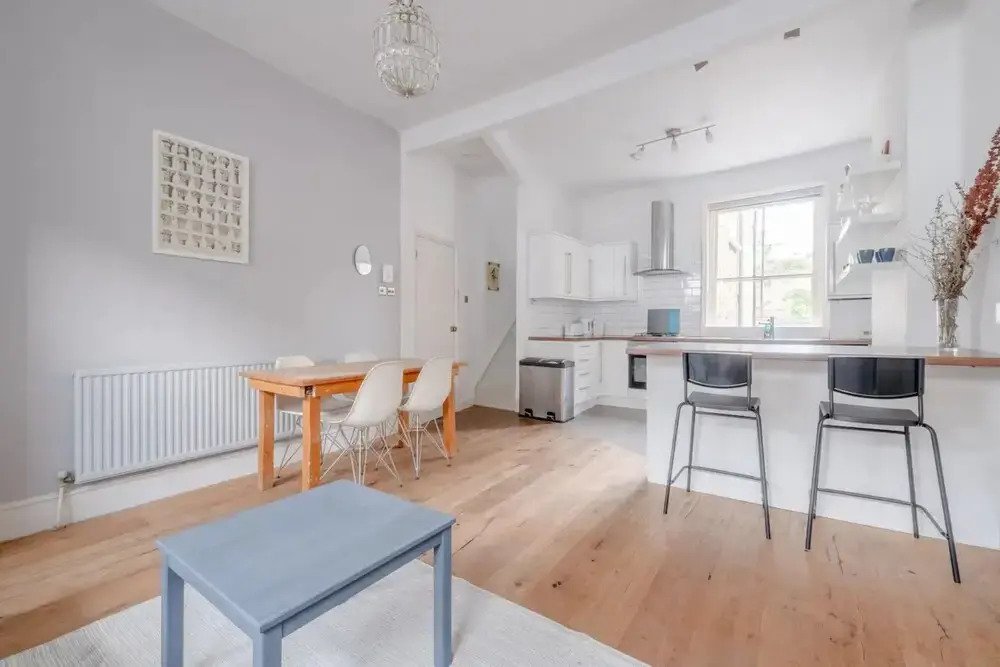 Lovely 3 Bedroom Apartment in Clapton With Garden
