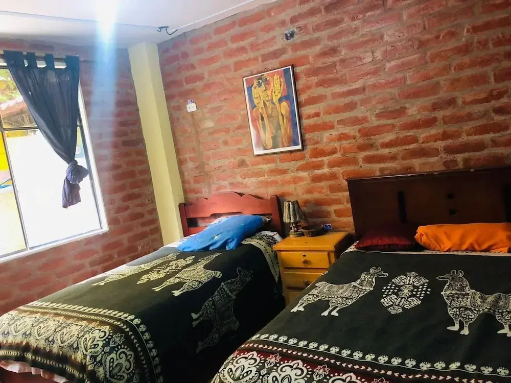 Hostal La Casa Amarilla City