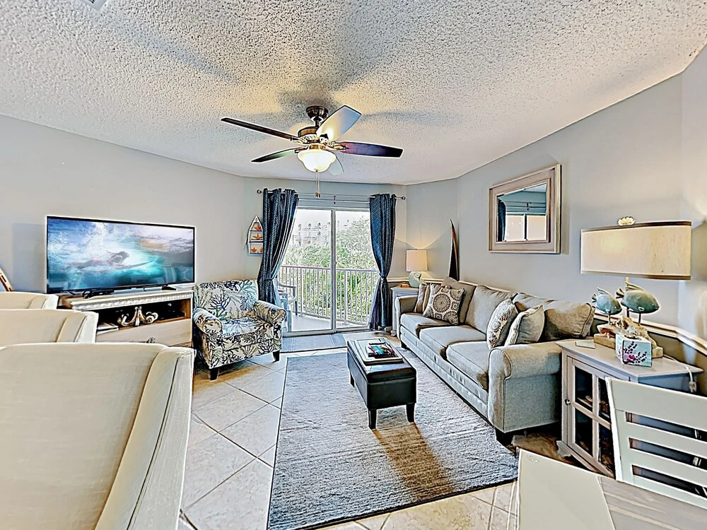 Modern Beachside Gem W/ 2 On-site Pools & Hot Tub 1 Bedroom Condo